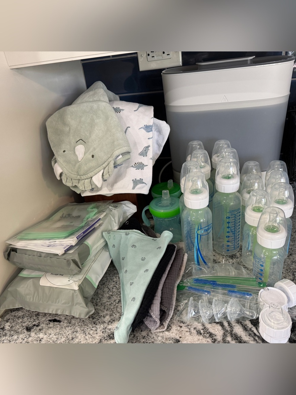 Philips Avent Baby Bottle Sterilizer and Dryer, 14 Dr Brown Baby Bottles & more